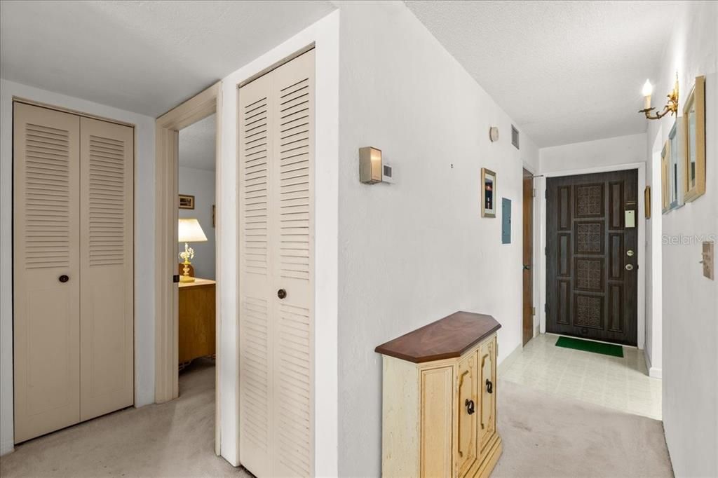 For Sale: $284,900 (2 beds, 2 baths, 1229 Square Feet)