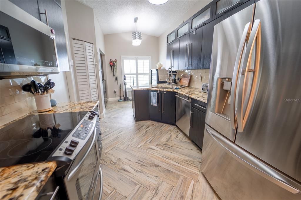 合同活跃: $464,500 (3 贝兹, 2 浴室, 1756 平方英尺)