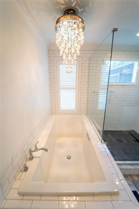 合同活跃: $464,500 (3 贝兹, 2 浴室, 1756 平方英尺)