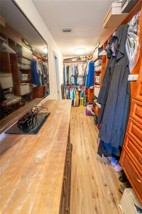 合同活跃: $464,500 (3 贝兹, 2 浴室, 1756 平方英尺)