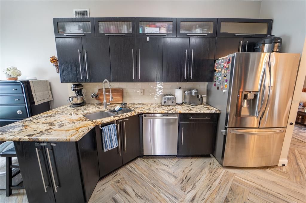 合同活跃: $464,500 (3 贝兹, 2 浴室, 1756 平方英尺)