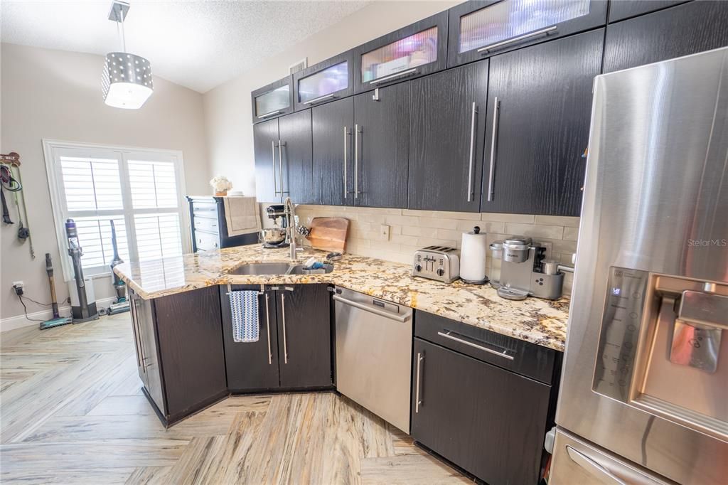 合同活跃: $464,500 (3 贝兹, 2 浴室, 1756 平方英尺)