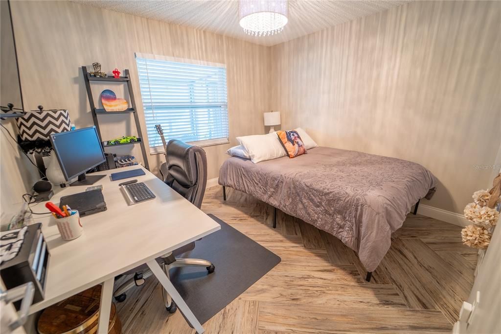 合同活跃: $464,500 (3 贝兹, 2 浴室, 1756 平方英尺)