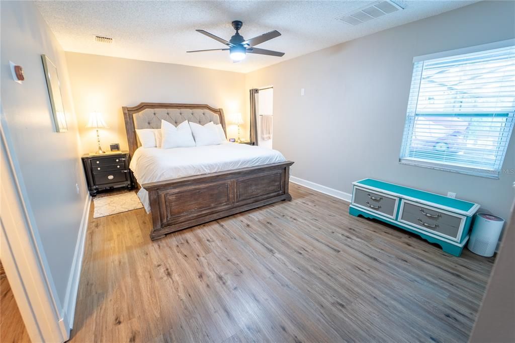 合同活跃: $464,500 (3 贝兹, 2 浴室, 1756 平方英尺)