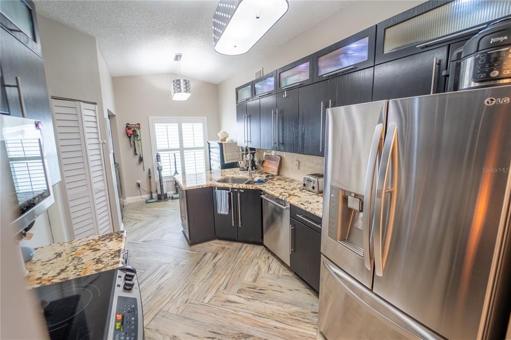 合同活跃: $464,500 (3 贝兹, 2 浴室, 1756 平方英尺)