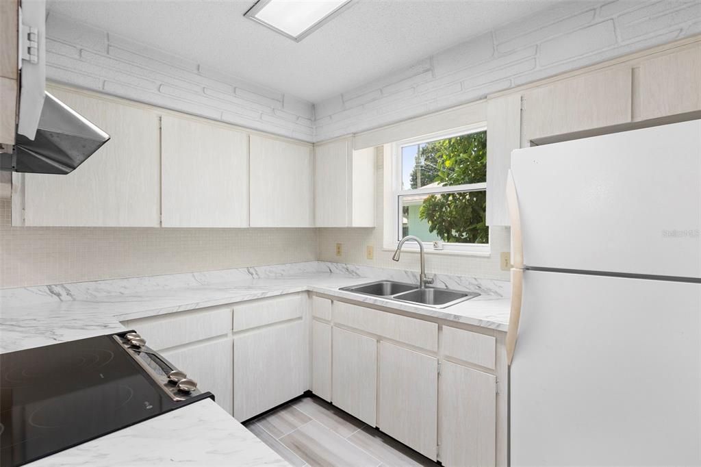 Под контрактом: $269,000 (3 спален, 2 ванн, 1186 Квадратных фут)