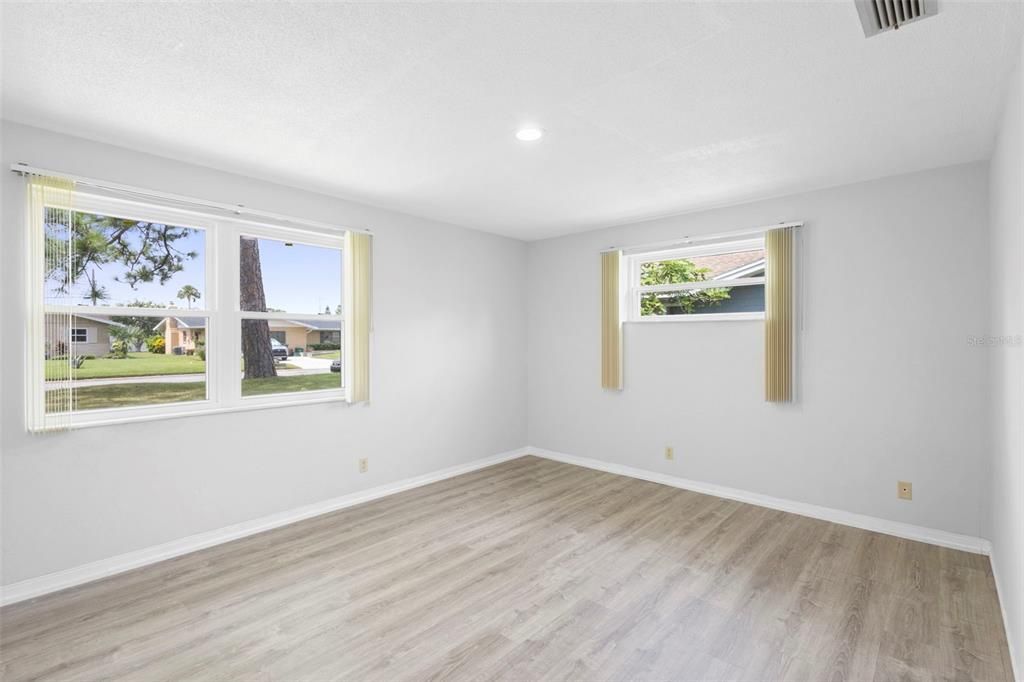 Под контрактом: $269,000 (3 спален, 2 ванн, 1186 Квадратных фут)