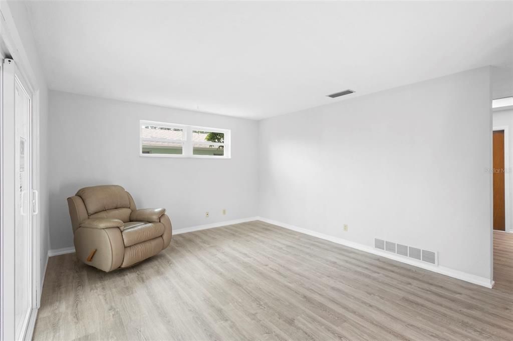 Под контрактом: $269,000 (3 спален, 2 ванн, 1186 Квадратных фут)