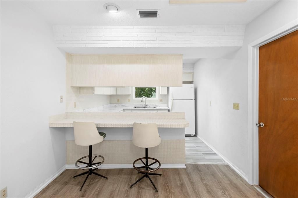 Под контрактом: $269,000 (3 спален, 2 ванн, 1186 Квадратных фут)