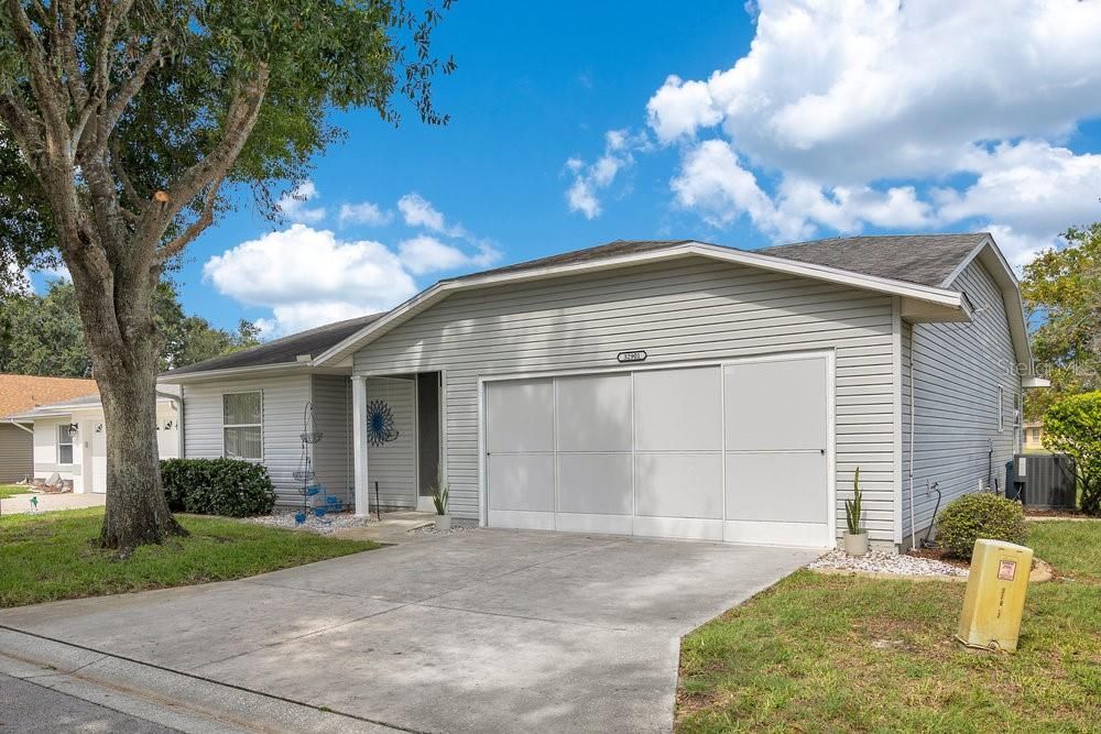 合同活跃: $243,000 (2 贝兹, 2 浴室, 1331 平方英尺)