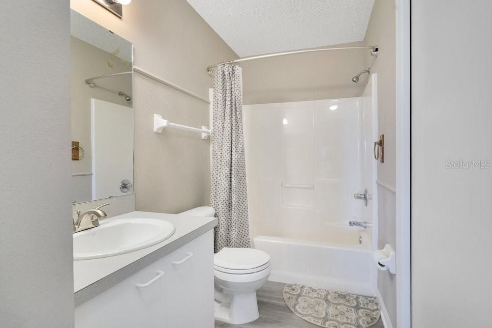 合同活跃: $243,000 (2 贝兹, 2 浴室, 1331 平方英尺)