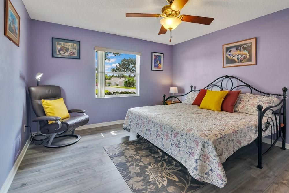 合同活跃: $243,000 (2 贝兹, 2 浴室, 1331 平方英尺)