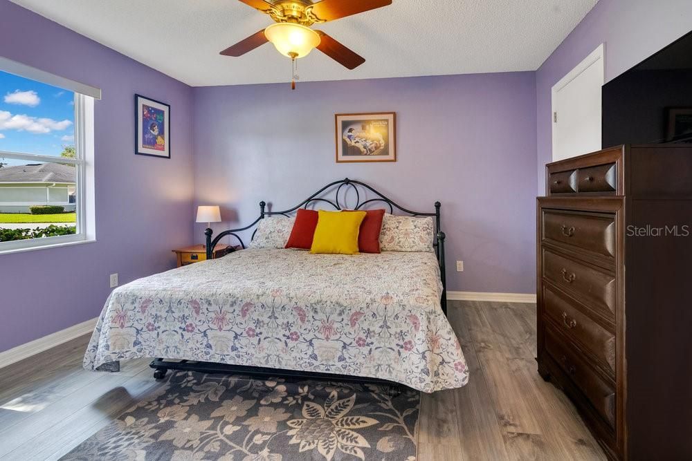 合同活跃: $243,000 (2 贝兹, 2 浴室, 1331 平方英尺)