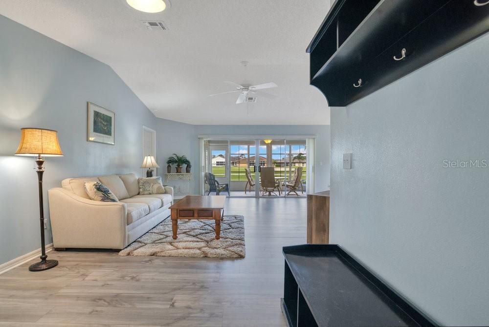 合同活跃: $243,000 (2 贝兹, 2 浴室, 1331 平方英尺)