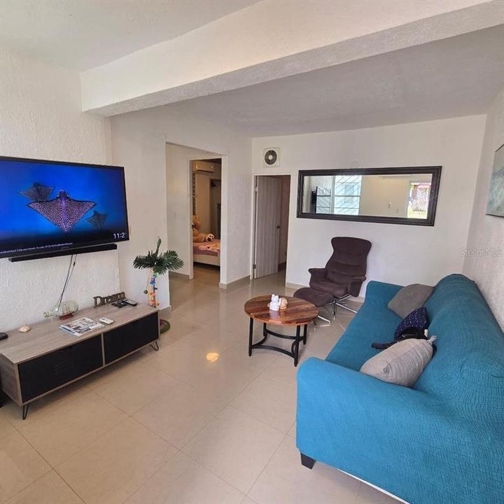 На продажу: $347,500 (2 спален, 1 ванн, 644 Квадратных фут)