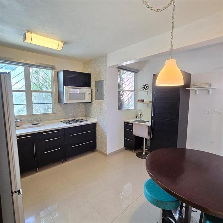 На продажу: $347,500 (2 спален, 1 ванн, 644 Квадратных фут)