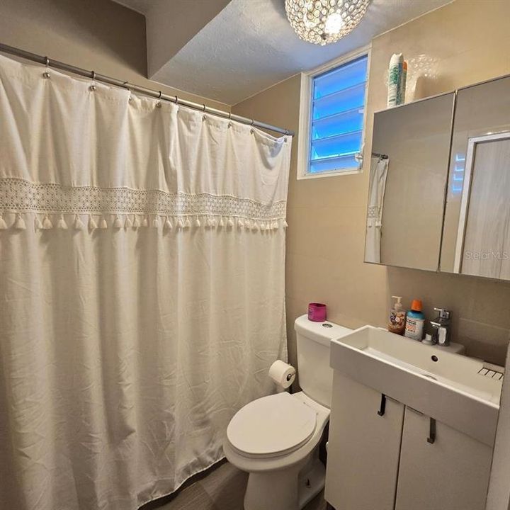 На продажу: $347,500 (2 спален, 1 ванн, 644 Квадратных фут)