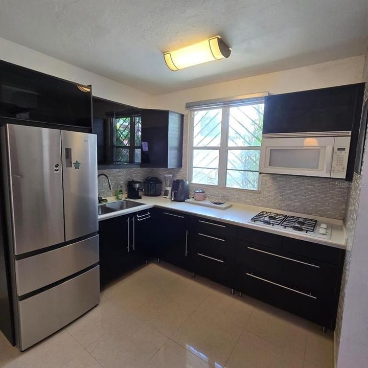 На продажу: $347,500 (2 спален, 1 ванн, 644 Квадратных фут)