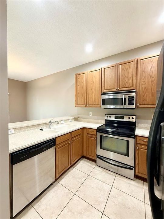 Active With Contract: $1,800 (3 beds, 2 baths, 1511 Square Feet)
