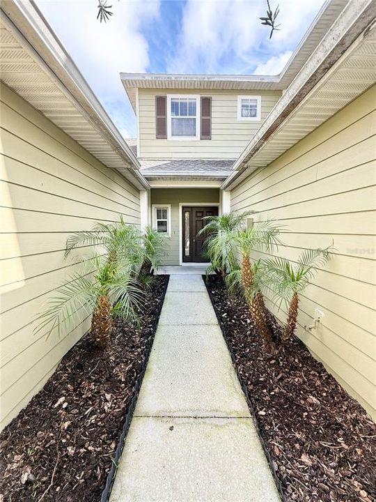 Active With Contract: $1,800 (3 beds, 2 baths, 1511 Square Feet)