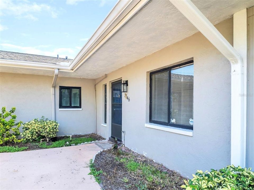 For Sale: $118,900 (2 beds, 2 baths, 1210 Square Feet)