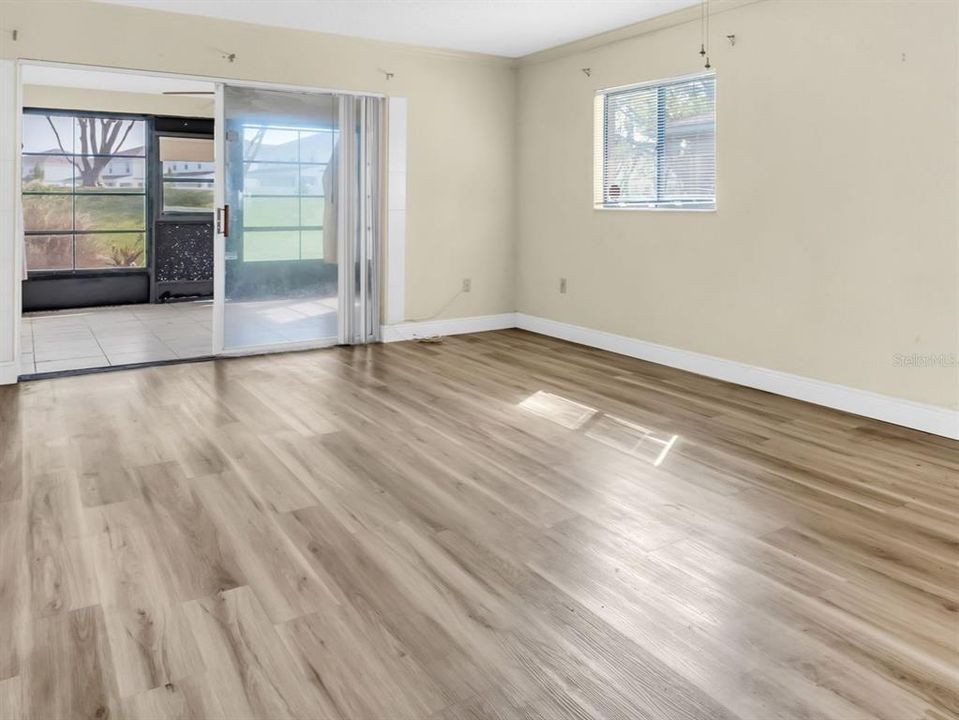 For Sale: $118,900 (2 beds, 2 baths, 1210 Square Feet)