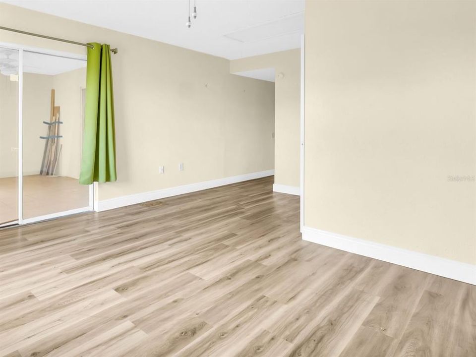 For Sale: $118,900 (2 beds, 2 baths, 1210 Square Feet)