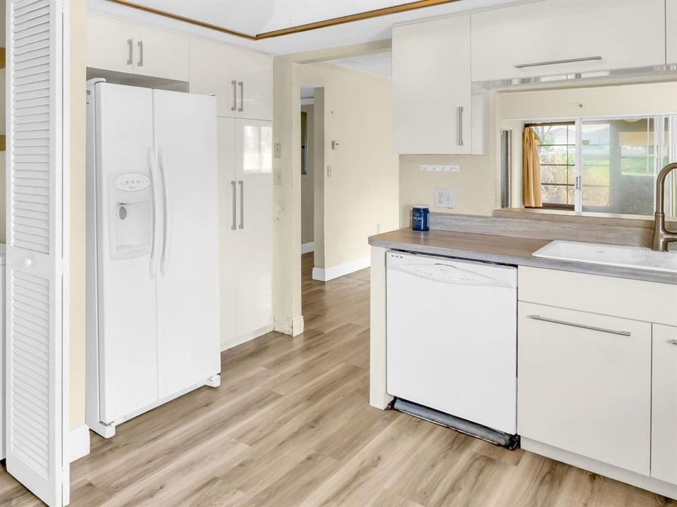 For Sale: $118,900 (2 beds, 2 baths, 1210 Square Feet)