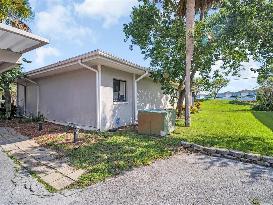 For Sale: $118,900 (2 beds, 2 baths, 1210 Square Feet)