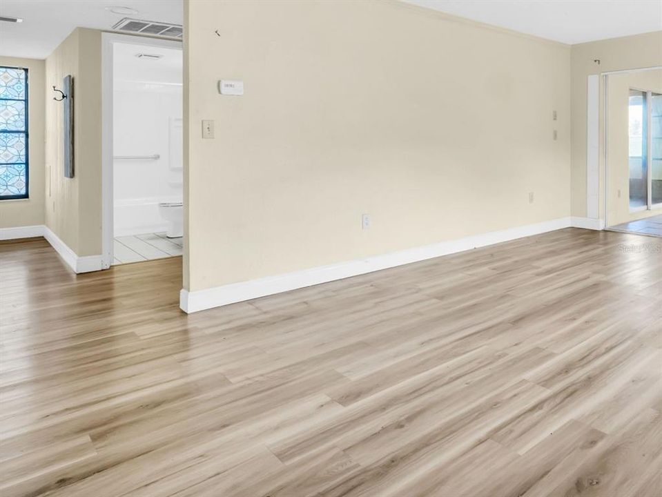 For Sale: $118,900 (2 beds, 2 baths, 1210 Square Feet)