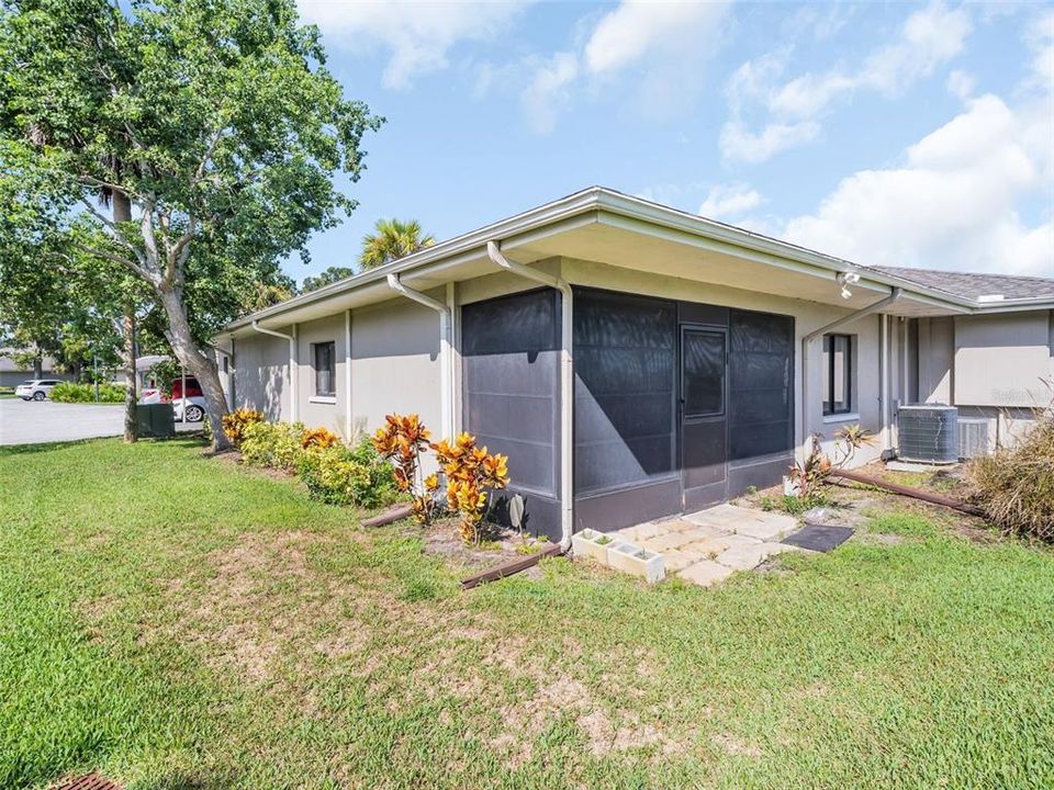 For Sale: $118,900 (2 beds, 2 baths, 1210 Square Feet)