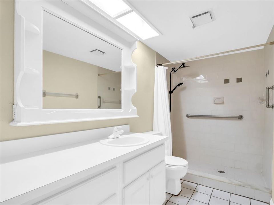 For Sale: $118,900 (2 beds, 2 baths, 1210 Square Feet)