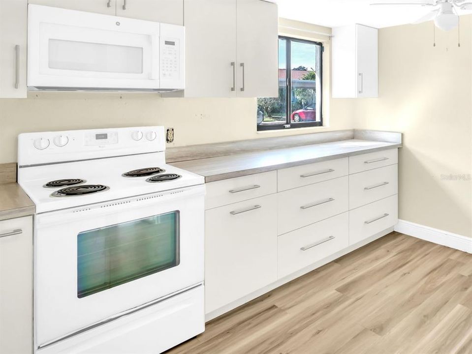 For Sale: $118,900 (2 beds, 2 baths, 1210 Square Feet)