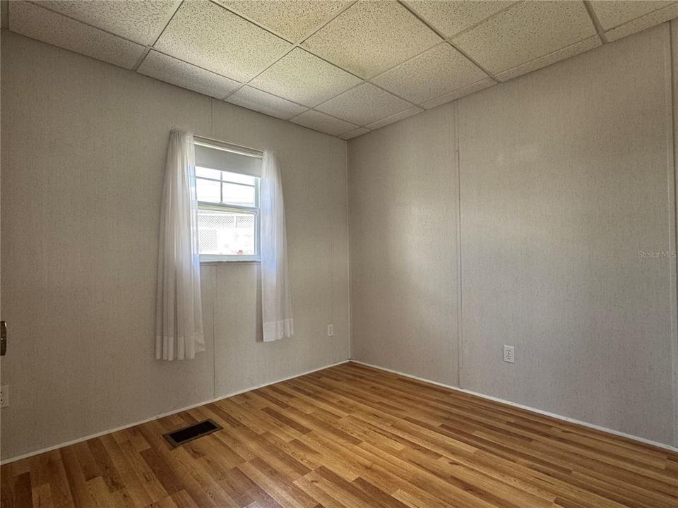 合同活跃: $123,500 (2 贝兹, 1 浴室, 687 平方英尺)