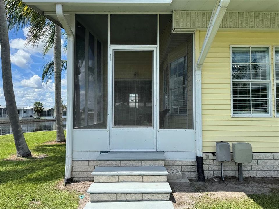 合同活跃: $123,500 (2 贝兹, 1 浴室, 687 平方英尺)