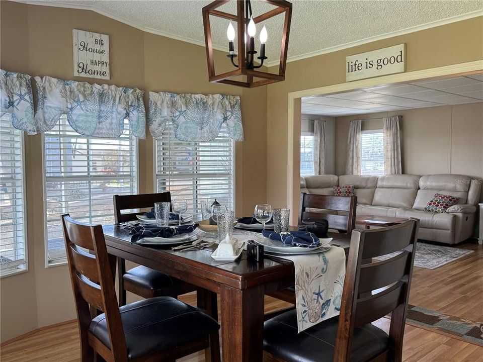 合同活跃: $123,500 (2 贝兹, 1 浴室, 687 平方英尺)