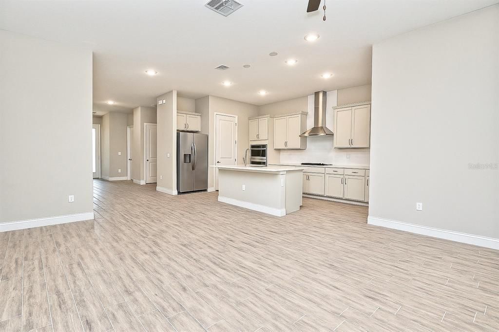 В аренду: $2,350 (4 спален, 3 ванн, 1855 Квадратных фут)