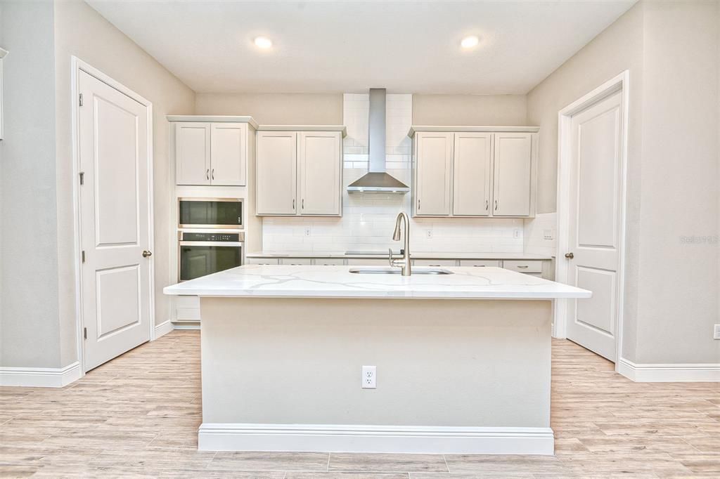 В аренду: $2,350 (4 спален, 3 ванн, 1855 Квадратных фут)