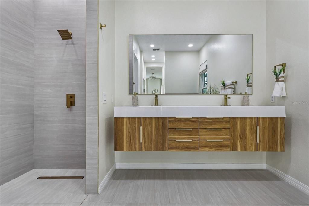 For Sale: $1,150,000 (5 beds, 4 baths, 3892 Square Feet)