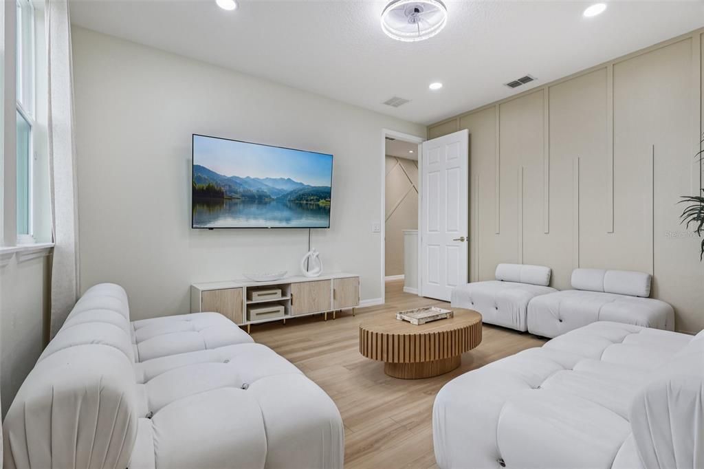 For Sale: $1,150,000 (5 beds, 4 baths, 3892 Square Feet)