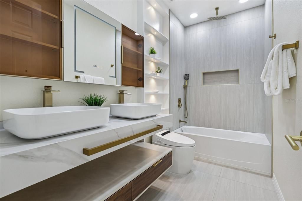 For Sale: $1,150,000 (5 beds, 4 baths, 3892 Square Feet)