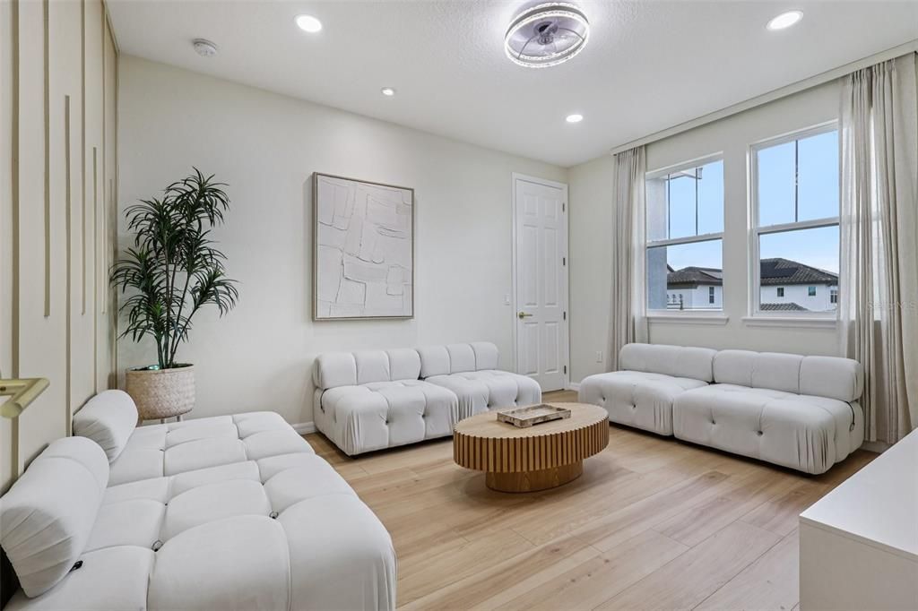 For Sale: $1,150,000 (5 beds, 4 baths, 3892 Square Feet)