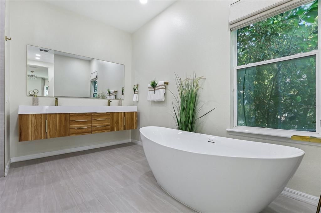 For Sale: $1,150,000 (5 beds, 4 baths, 3892 Square Feet)