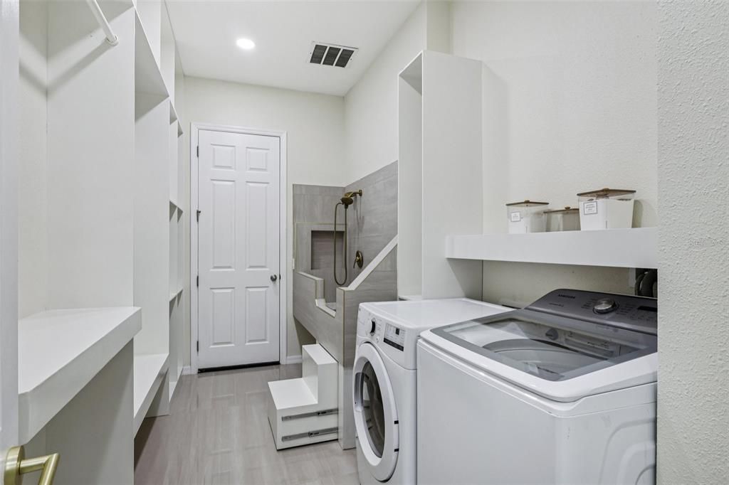 For Sale: $1,150,000 (5 beds, 4 baths, 3892 Square Feet)