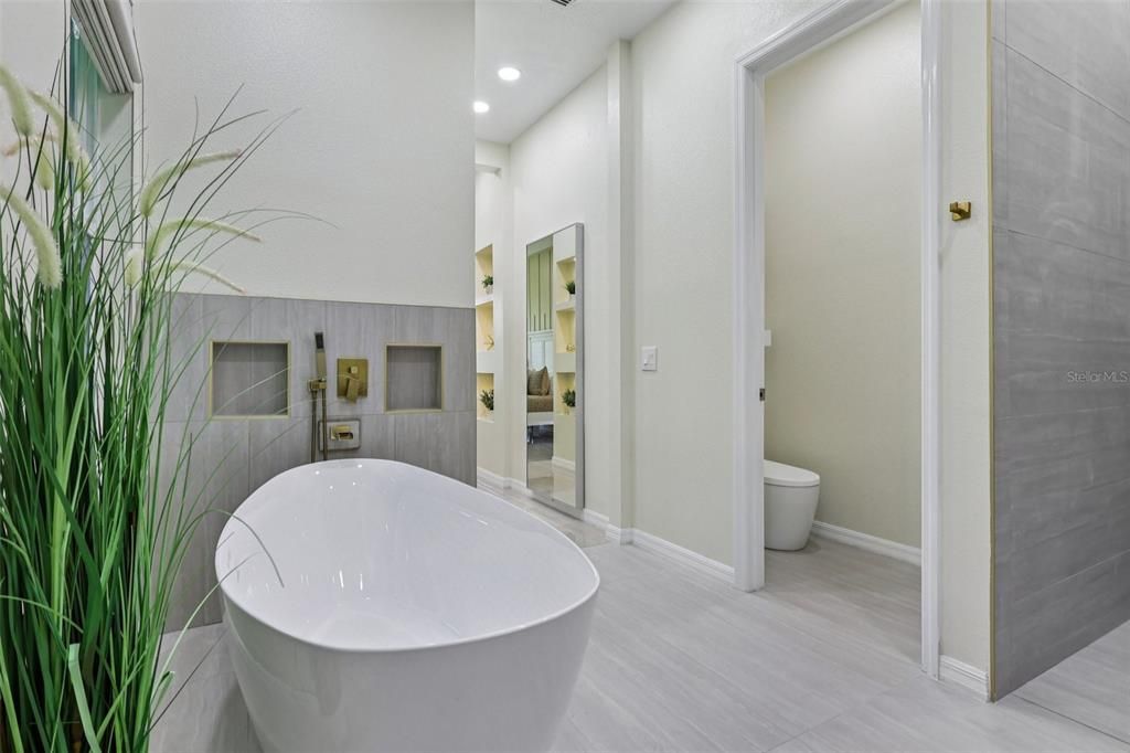 For Sale: $1,150,000 (5 beds, 4 baths, 3892 Square Feet)