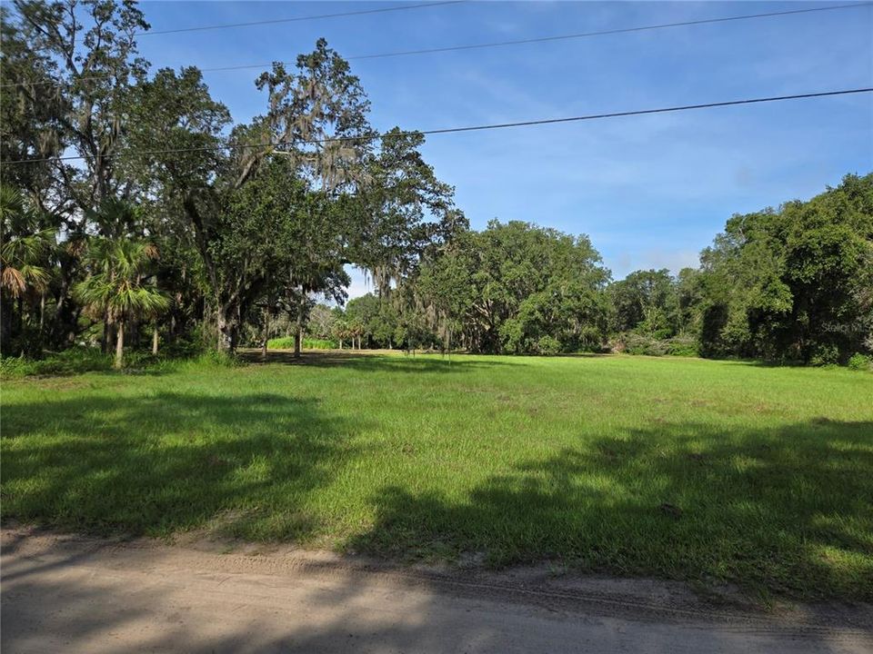Activo con contrato: $299,000 (5.44 acres)