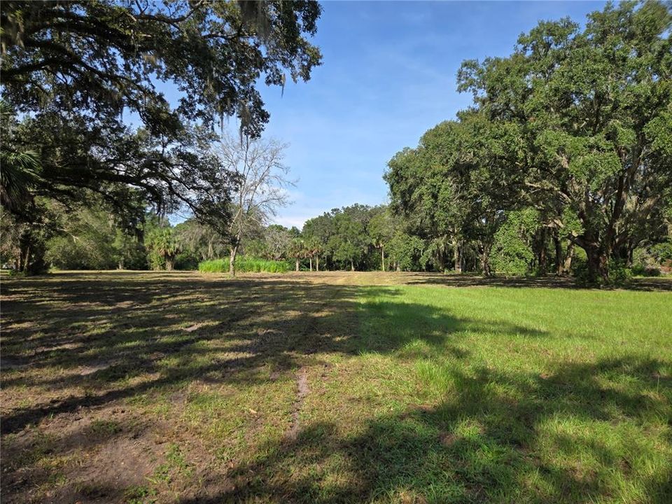 Activo con contrato: $299,000 (5.44 acres)