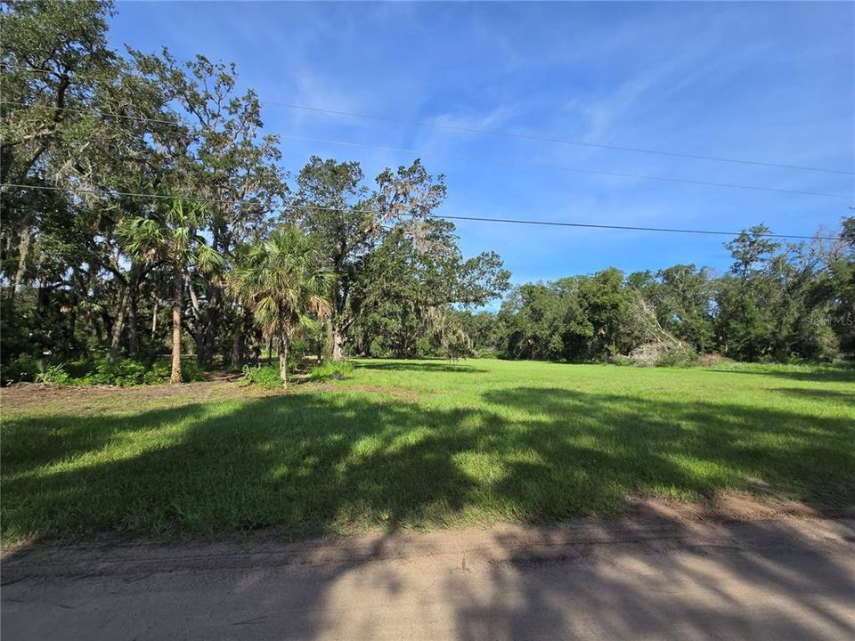 Activo con contrato: $299,000 (5.44 acres)
