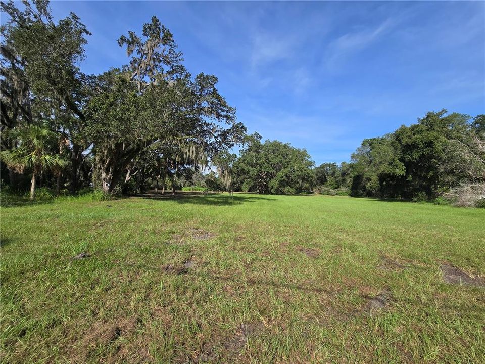 Activo con contrato: $299,000 (5.44 acres)