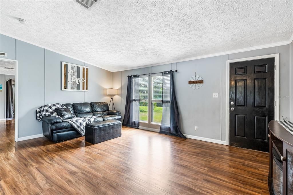 На продажу: $295,000 (4 спален, 2 ванн, 2128 Квадратных фут)